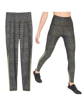 Old Navy High-Waisted Green Mesh Snakeskin 7/8 Elevate Leggings